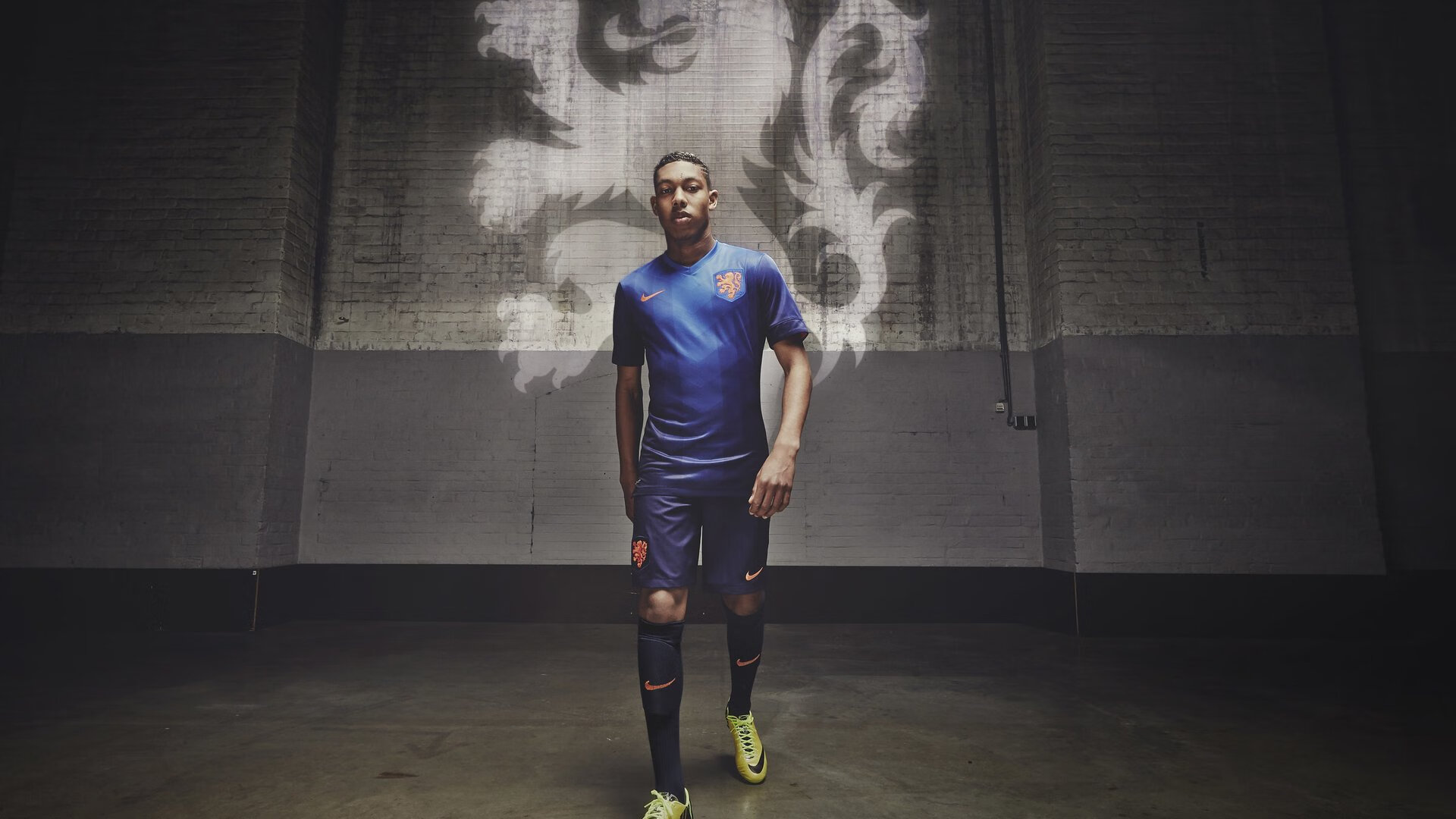 开云官网APP下载-米兰双雄争夺激烈，意甲冠军悬念未解